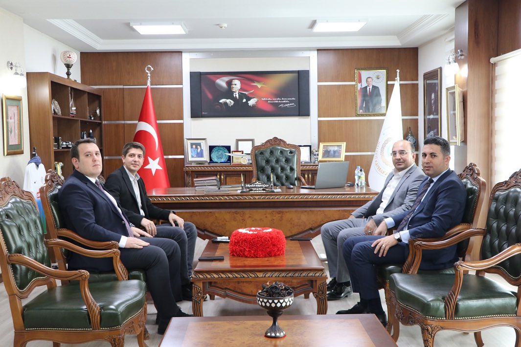 Birecik Kaymakamı , Suruç Kaymakamı  ve Birecik Cumhuriyet Başsavcısı  Kaymakamımız Sayın Zikrullah ERDOĞAN’ı Makamında Ziyaret Ettiler. 